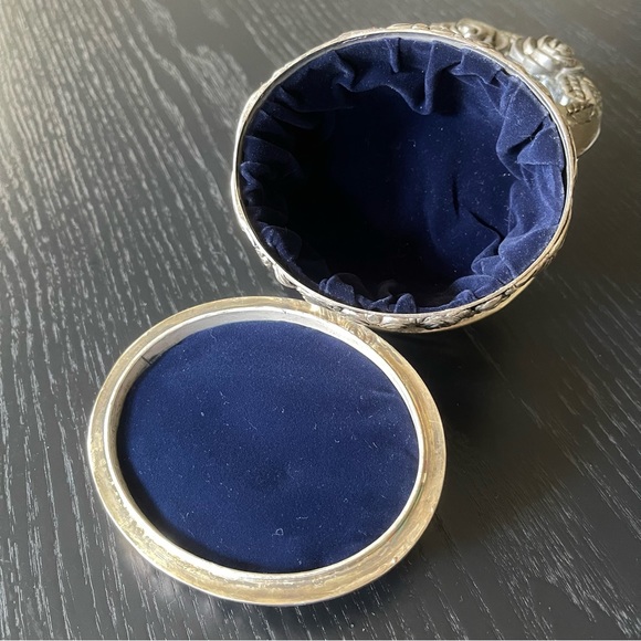 Vintage 4” Silver Lidded Trinket Jewelry Box Scroll Pattern - Picture 5 of 9